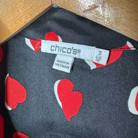 Chico’s Size 3 Heart Print Tunic Blouse Black Red Satin Size 16 Button Up - Picture 11 of 13